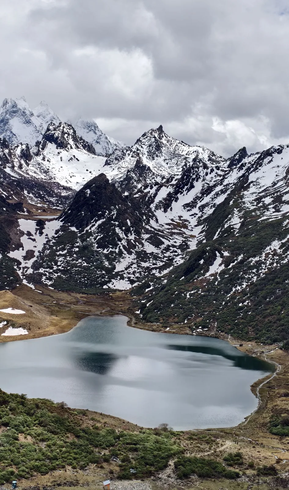 Black Lake under Haba